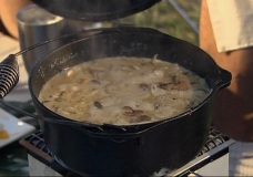 若鶏の山賊風煮込み