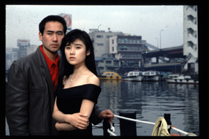 黒いドレスの女